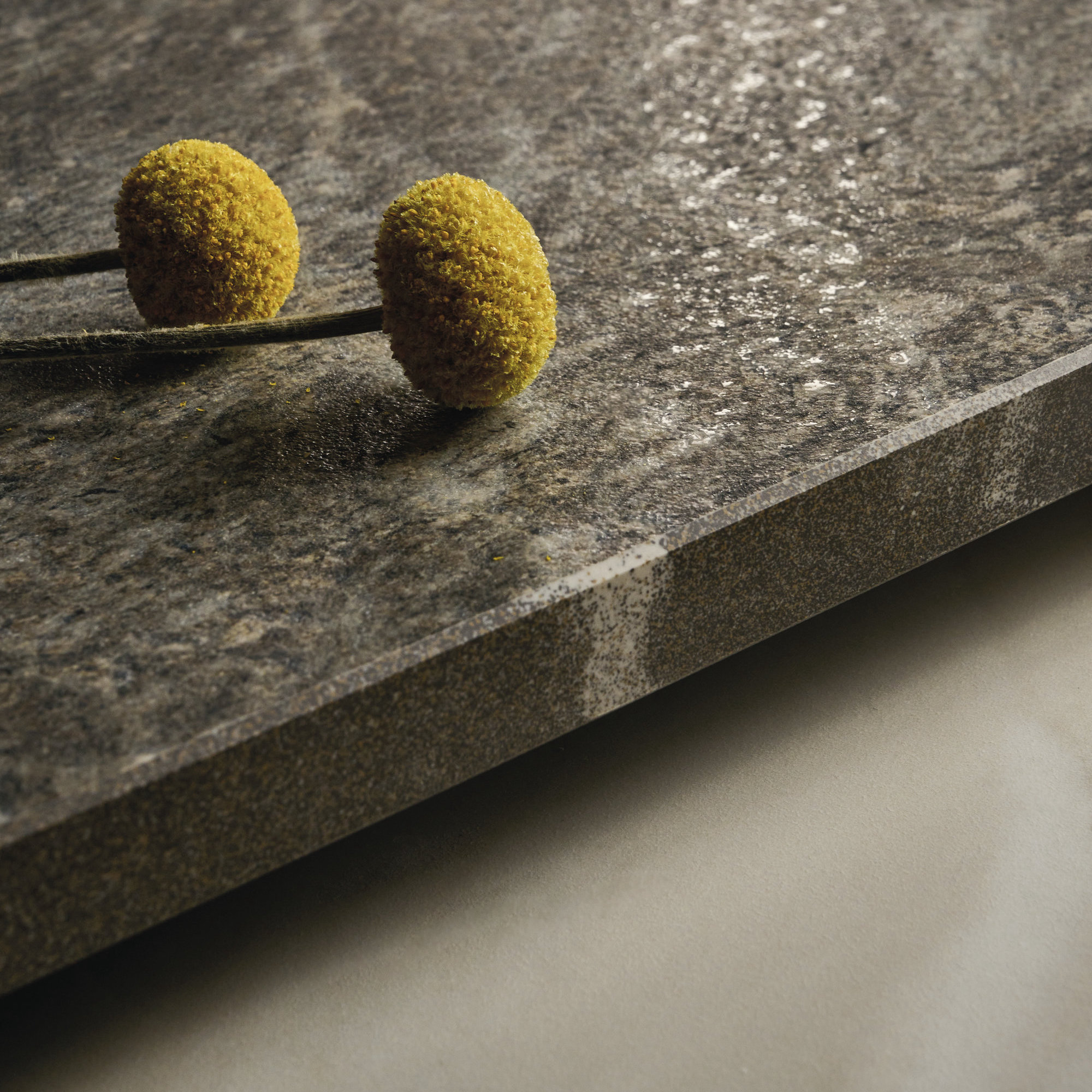 ss-ss03-jatoba_brown_calacatta_aureo-4d-_-320160-amb9-flowers_side (1) copy