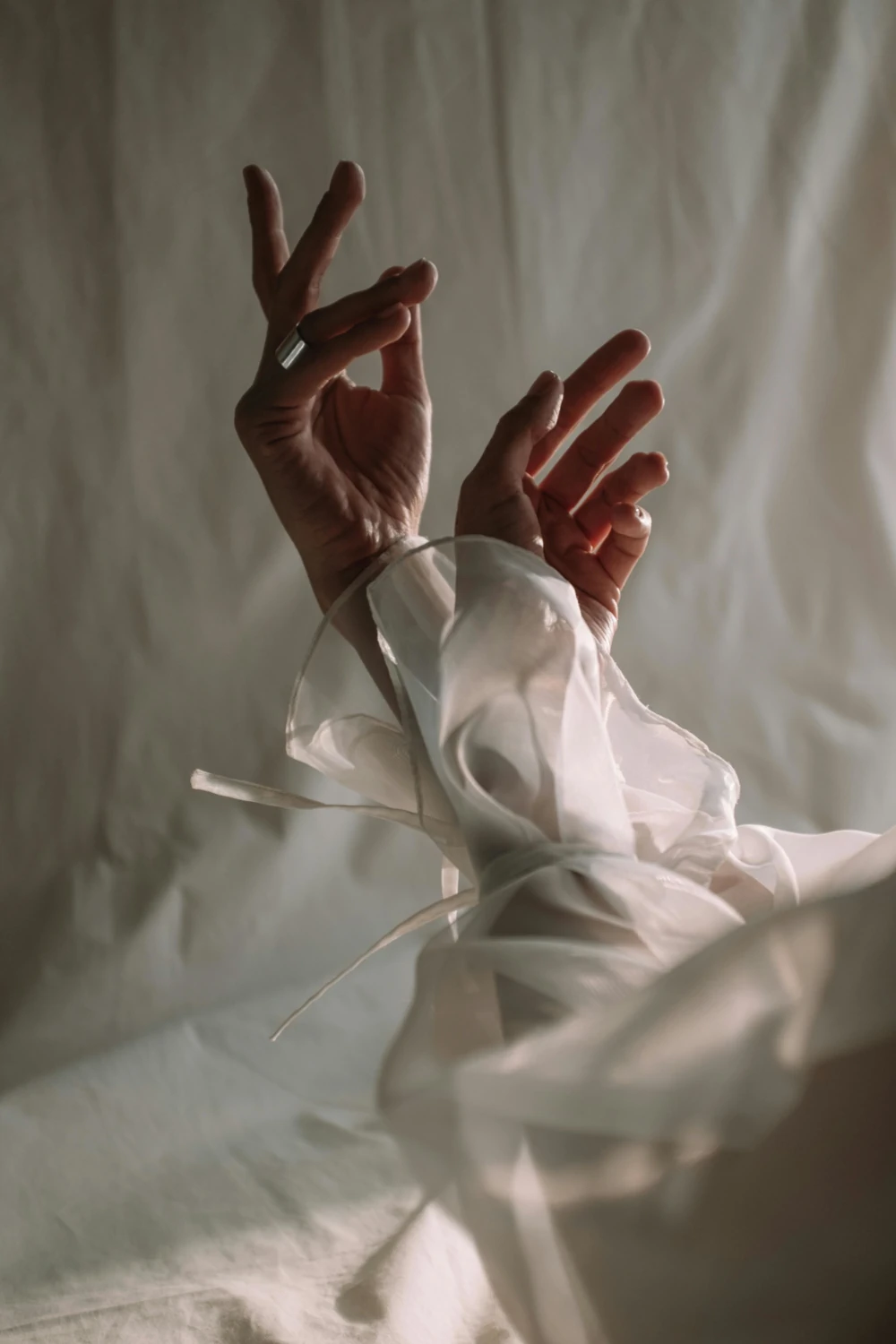 ss-hands-weaving-in-fine-clothing